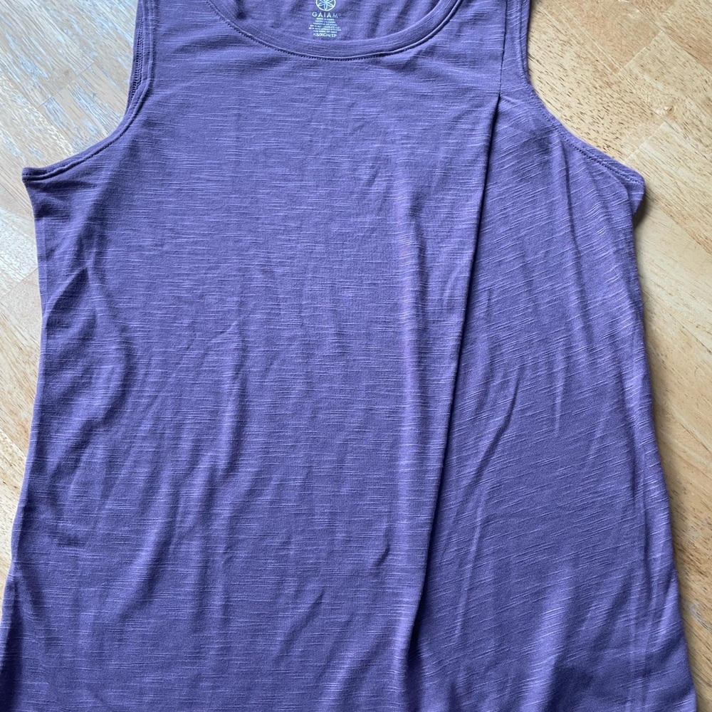 GAIAM lilac pleated Sleeveless Tank Top Lightweight Athletic Wear